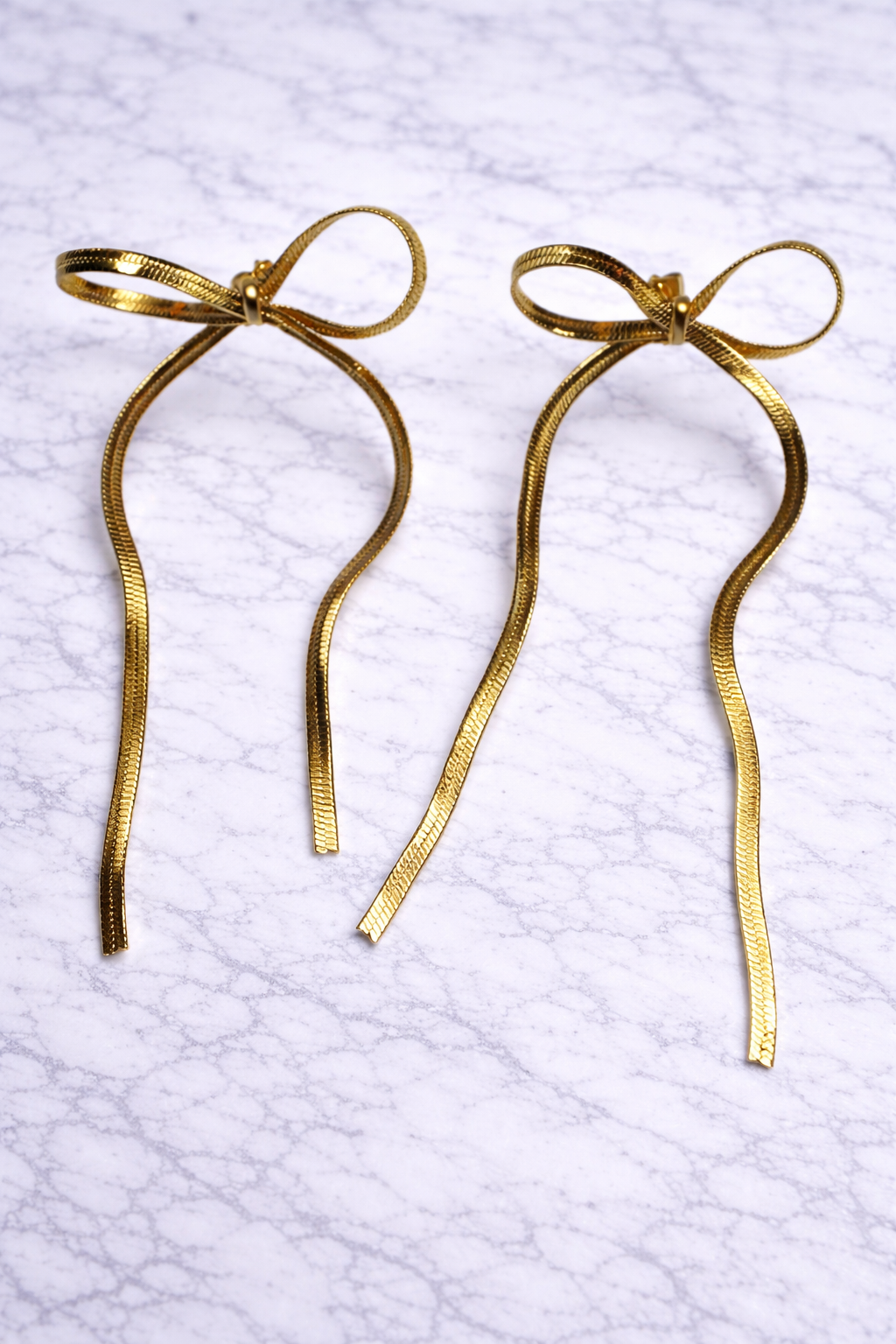 Boucles d’oreilles ruban doré élégantes