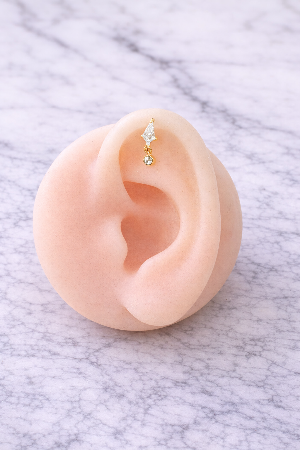 Piercing Oreille Doré en Titane ASTM F-136 – Fleur de zircons
